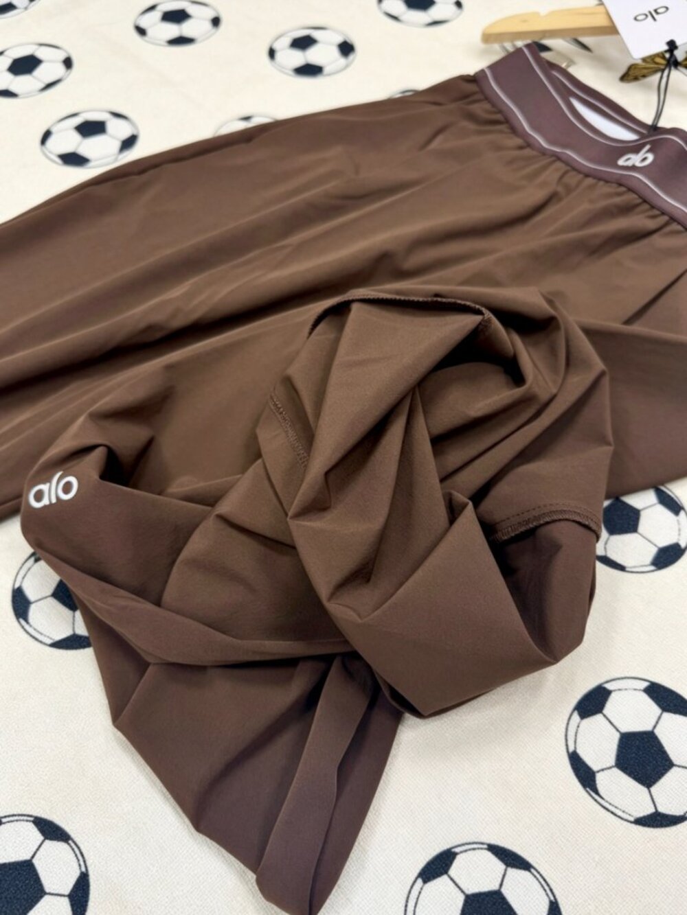NWT🤎💖Alo Yoga Espresso Brown Suit Up Trousers (Regular 30” Inseam) - Picture 3 of 6